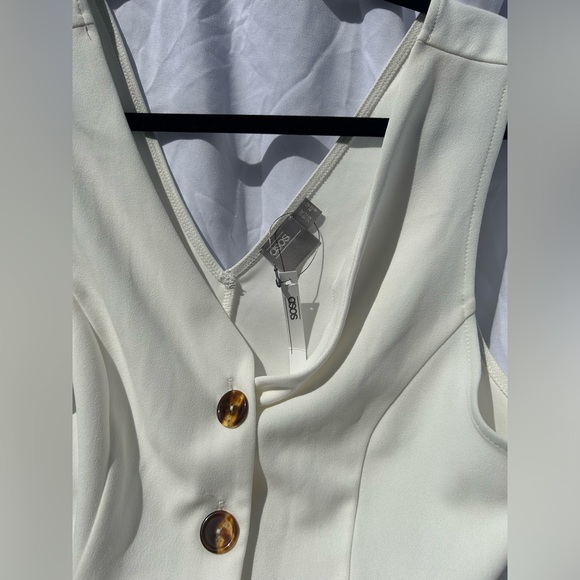 ASOS DESIGN V Neck Dress with Tortoiseshell Buttons - Picture 5 of 6